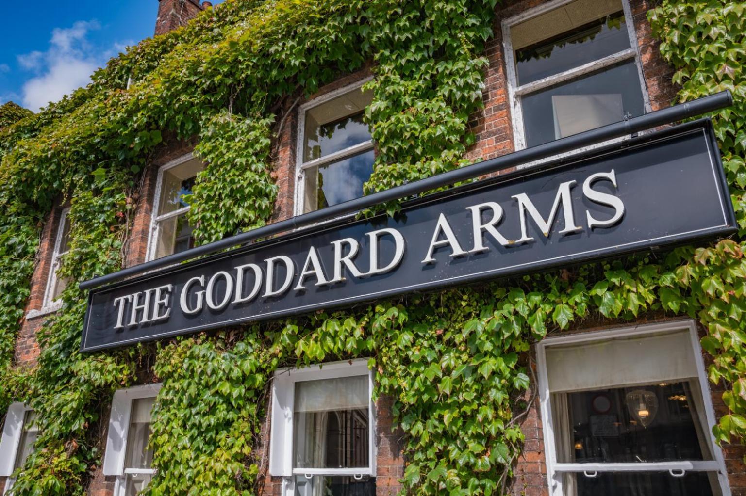 The Goddard Arms Hotel Суиндън Екстериор снимка