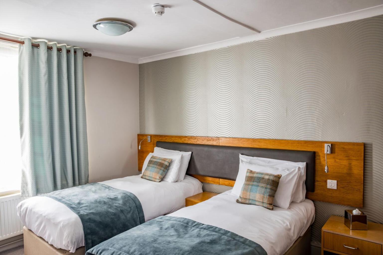 The Goddard Arms Hotel Суиндън Екстериор снимка