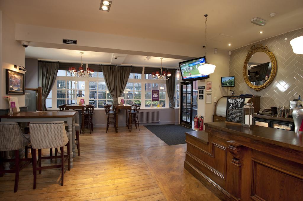 The Goddard Arms Hotel Суиндън Екстериор снимка