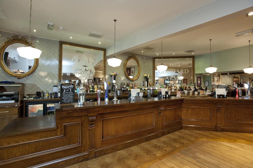 The Goddard Arms Hotel Суиндън Екстериор снимка
