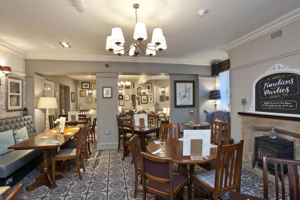 The Goddard Arms Hotel Суиндън Екстериор снимка