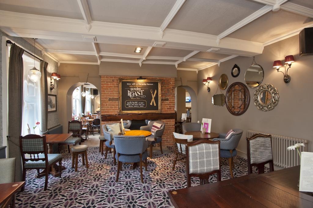 The Goddard Arms Hotel Суиндън Екстериор снимка