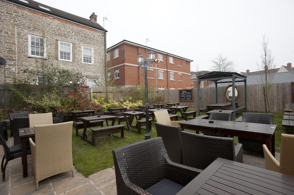 The Goddard Arms Hotel Суиндън Екстериор снимка