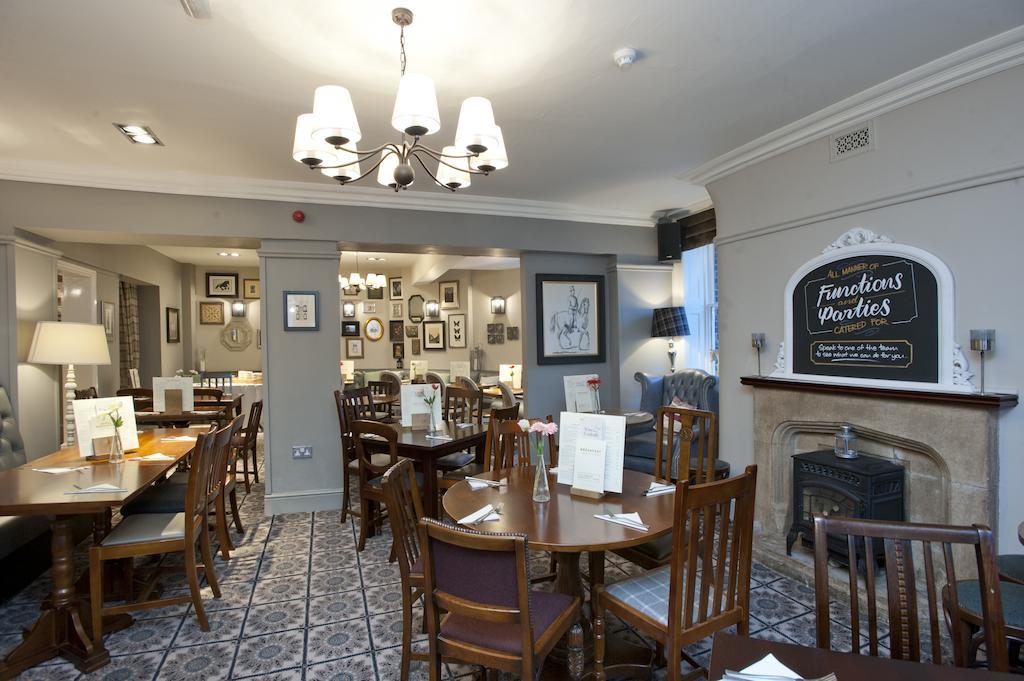 The Goddard Arms Hotel Суиндън Екстериор снимка