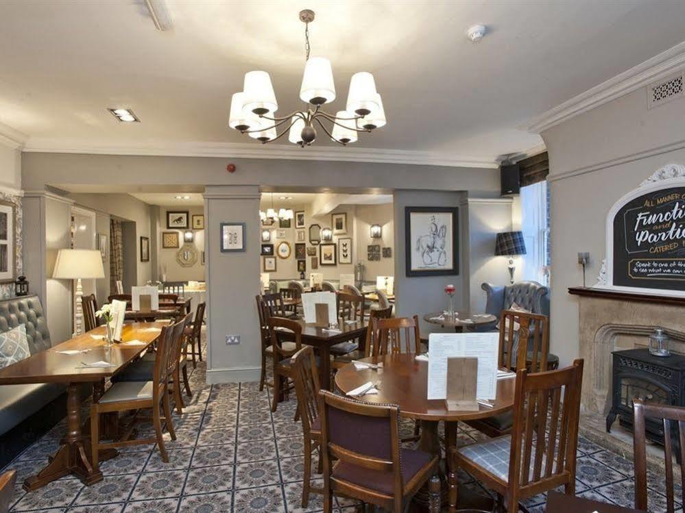 The Goddard Arms Hotel Суиндън Екстериор снимка