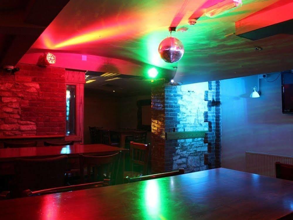 The Goddard Arms Hotel Суиндън Екстериор снимка