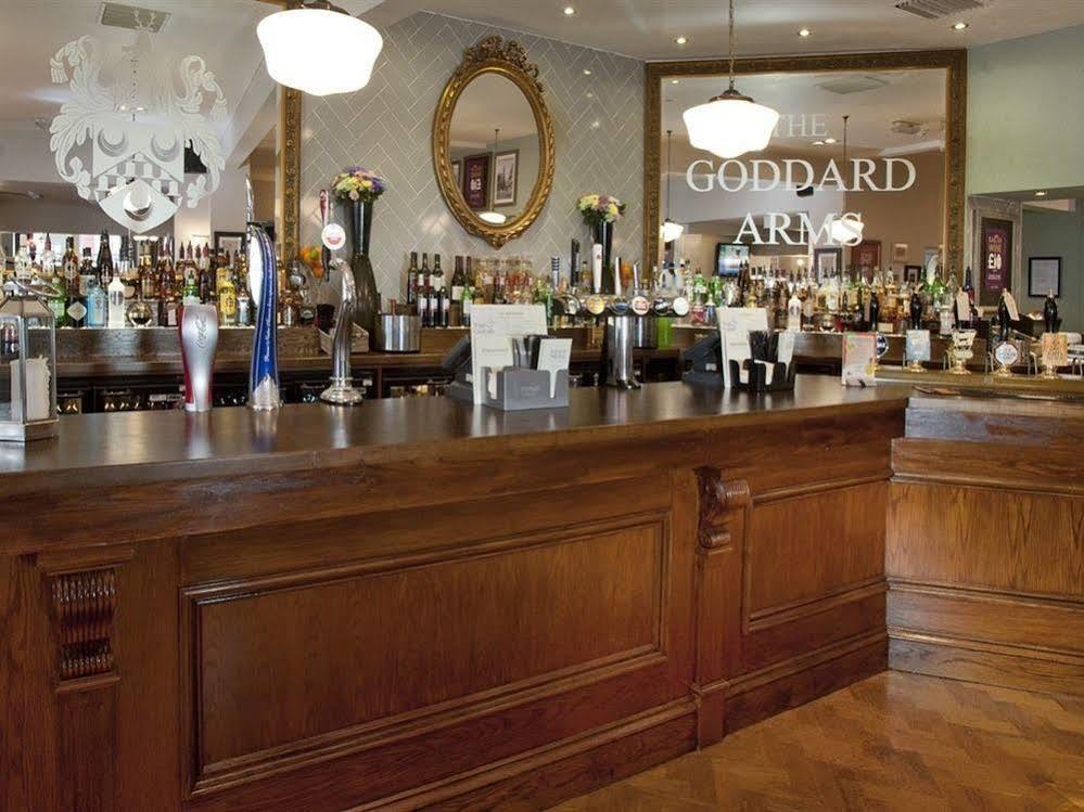 The Goddard Arms Hotel Суиндън Екстериор снимка