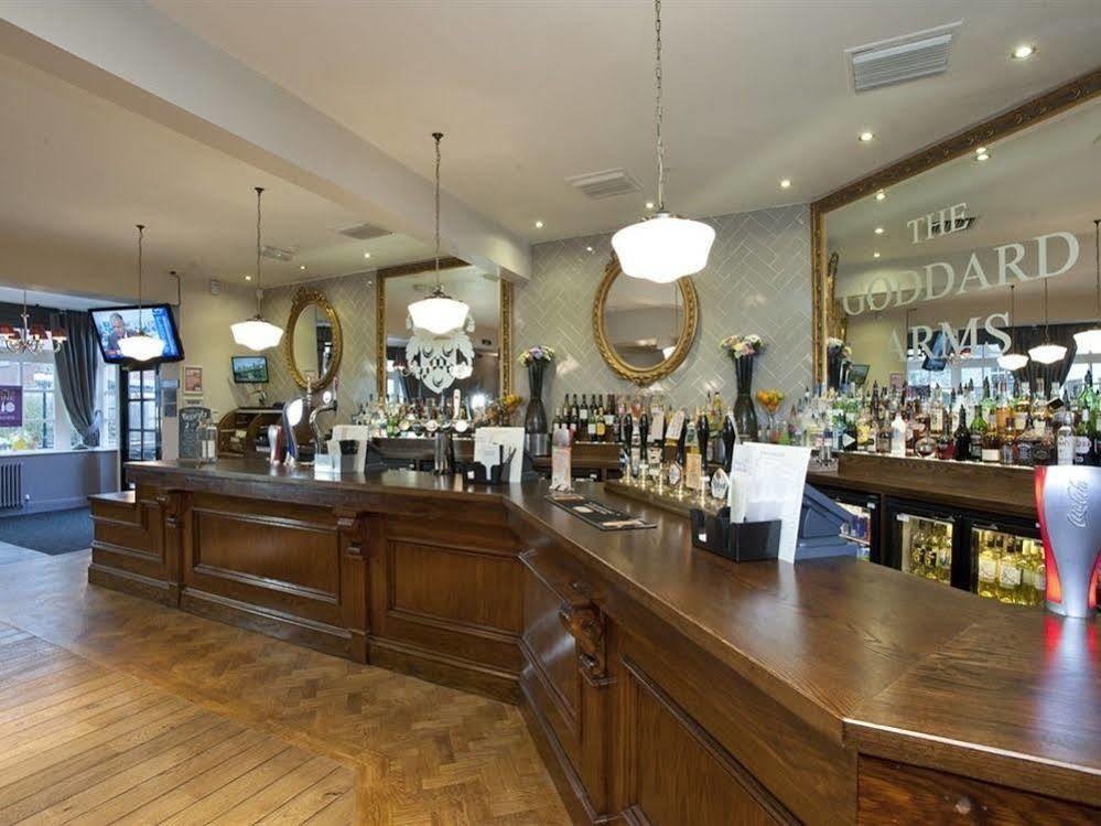 The Goddard Arms Hotel Суиндън Екстериор снимка