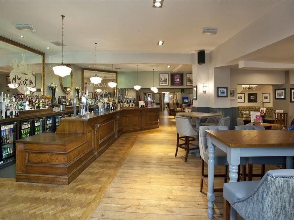 The Goddard Arms Hotel Суиндън Екстериор снимка