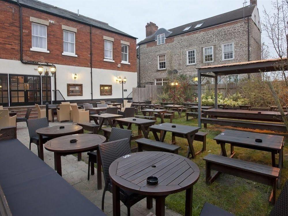 The Goddard Arms Hotel Суиндън Екстериор снимка